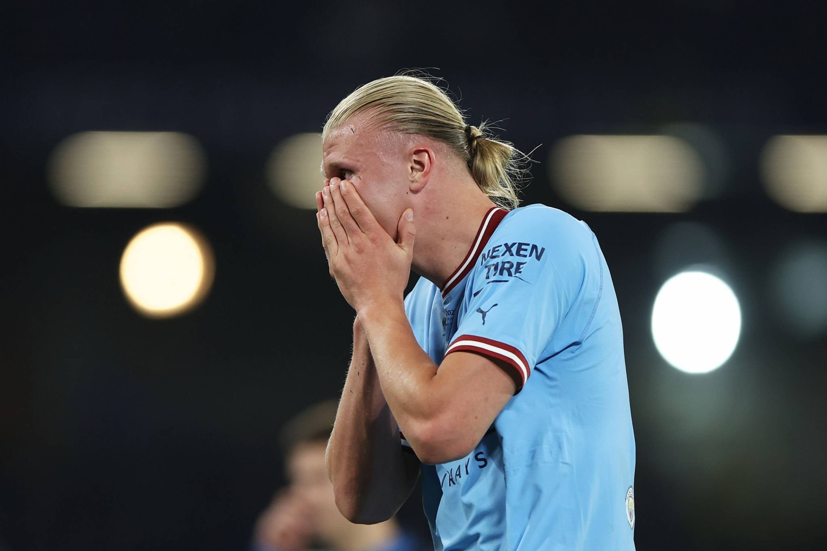 包含曼城后卫斯通斯欲向球队证明自己的价值的词条