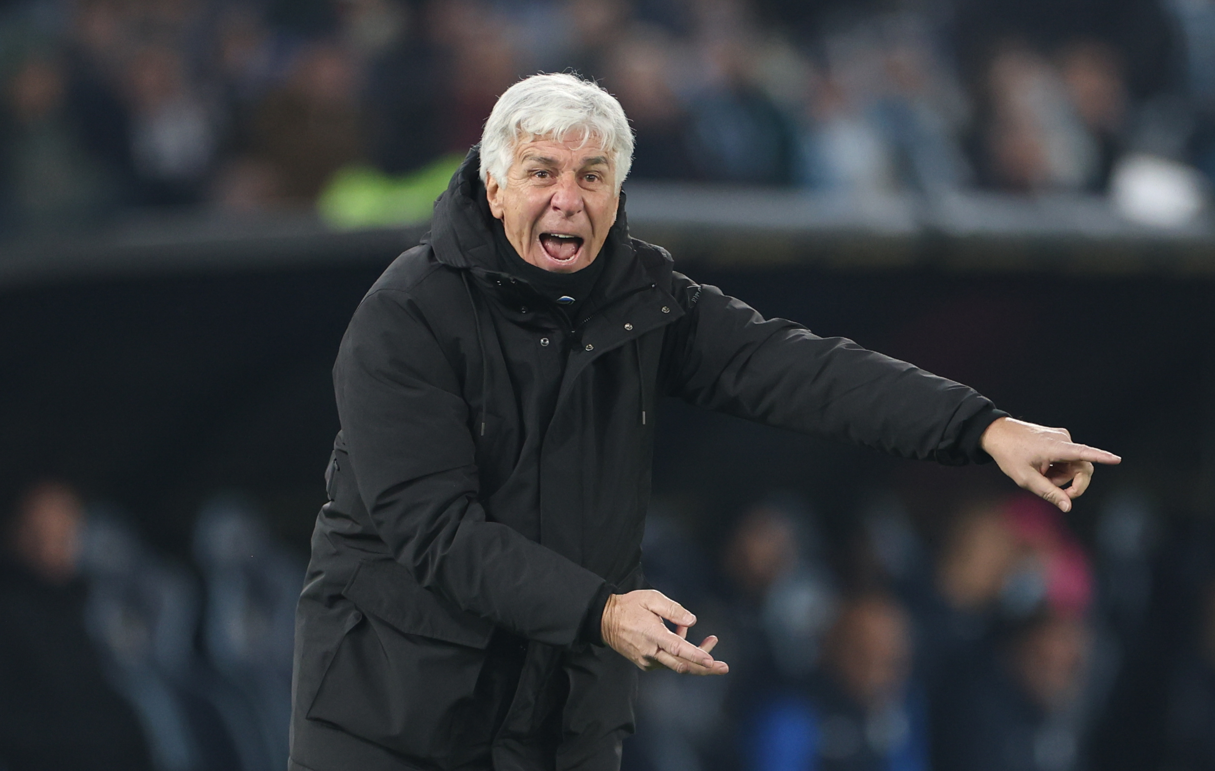 包含拉齐奥脚踏实地全力冲刺争冠榜首的词条