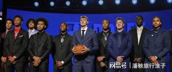 76人狂砍爆发新星分，险胜迎来新赛季高光！的简单介绍