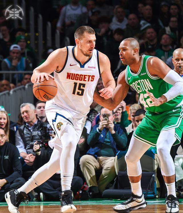 波尔津吉斯三巨头联手，掘金得分突破，逆转取胜冲击季后赛！