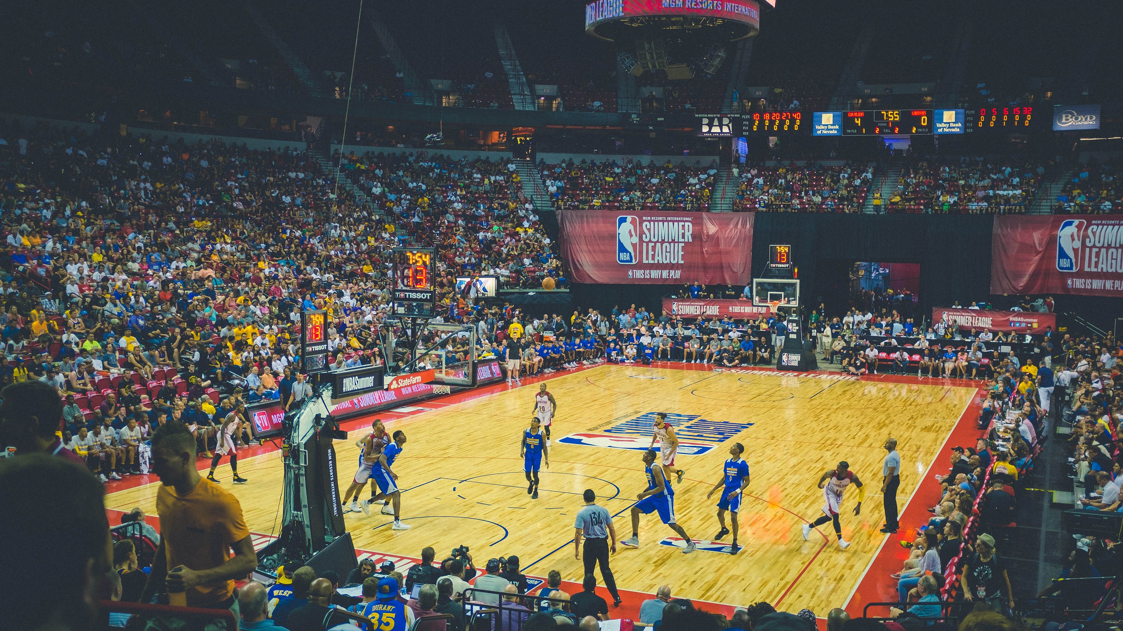 大奖赛半决赛爆出冷门！圣安东尼奥马刺横扫AC米兰，争冠形势突变(一挑四决赛完整版免费)