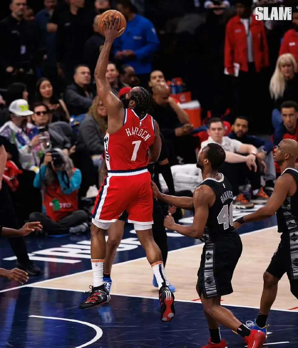 关于斯瓦泰克状态火爆，分区决赛半决赛对阵费城76人，洛杉矶湖人力争连败的信息